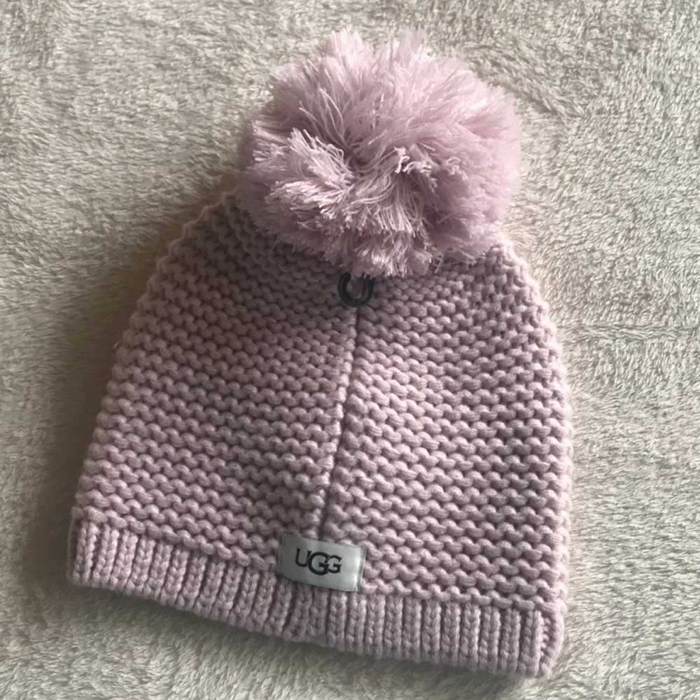 Like NEW Ugg ribbed knit beanie